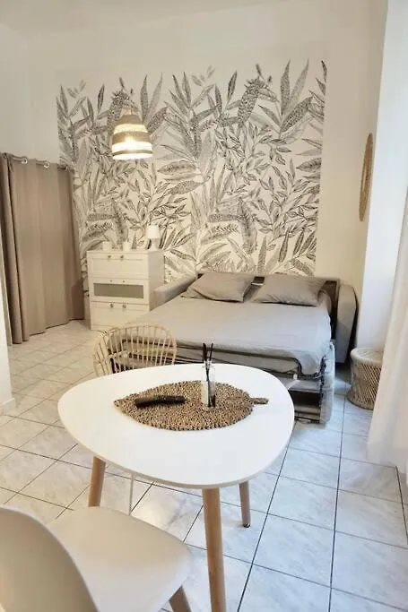 Cabana & Joli Cocon Avignon Intramuros Apartment 0*,  France